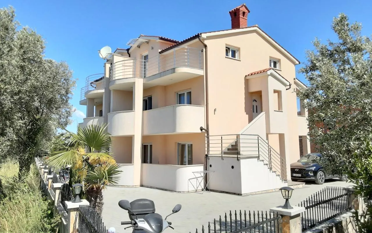 Appartments D&D Peroj 0*,  Chorvatsko