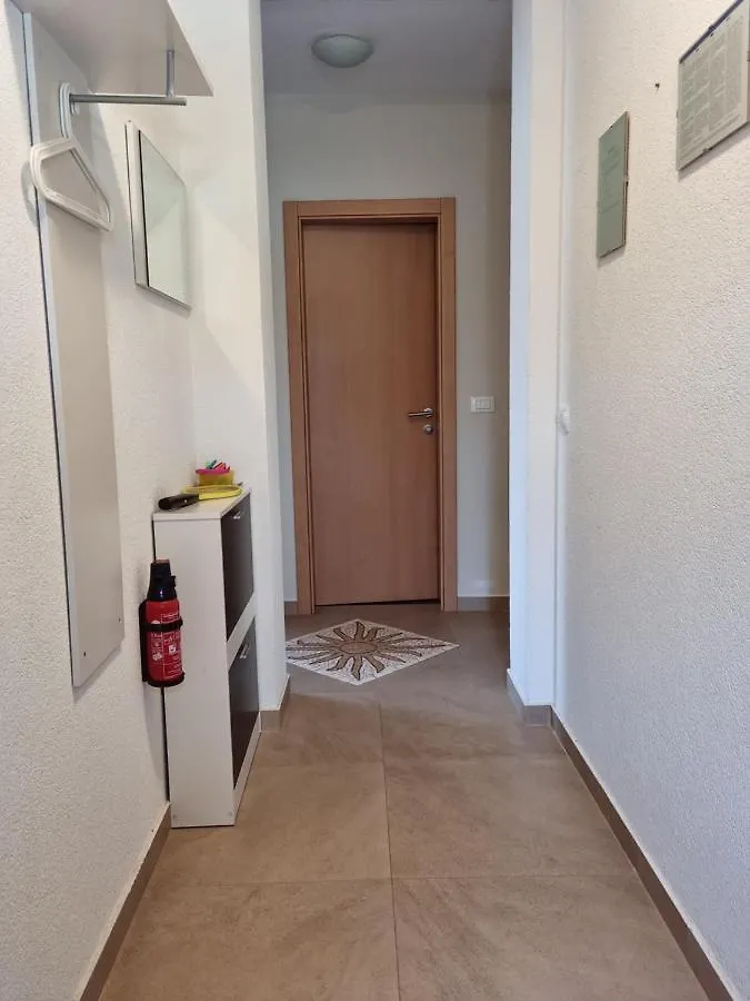 Appartments D&D Peroj 0*,